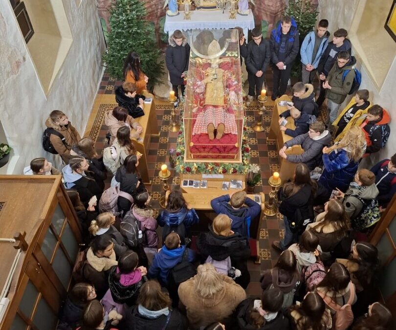 Hodočašće učenika predmetne nastave do relikvija bl. Alojzija Stepinca u Krašiću